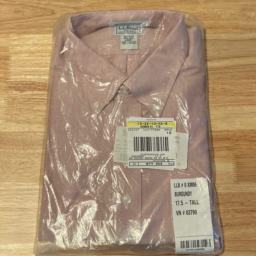 L.L. Bean wrinkle resistant 100% cotton 17 1/2 tall collared long sleeve shirt